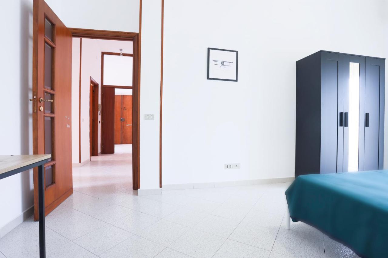 Bright Apartment Near The Sea With Parking ساليرنو المظهر الخارجي الصورة