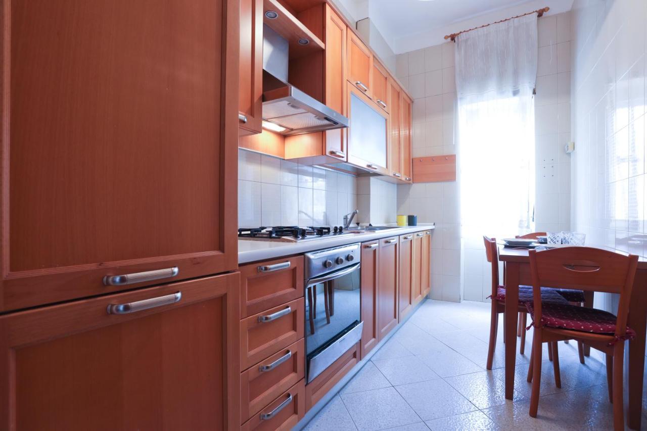 Bright Apartment Near The Sea With Parking ساليرنو المظهر الخارجي الصورة