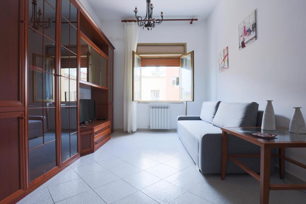 Bright Apartment Near The Sea With Parking ساليرنو المظهر الخارجي الصورة